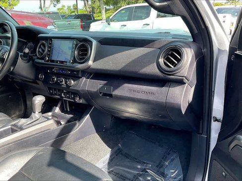 Used 2020 Toyota Tacoma TRD Sport image 15