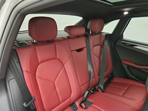 Used 2025 Porsche Macan image 22