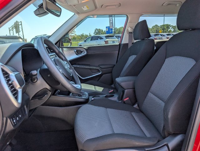 Used 2025 Kia Soul LX FWD image 13