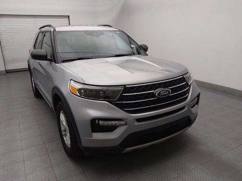 Used 2020 Ford Explorer XLT w/ Equipment Group 202A AWD/4WD image 14