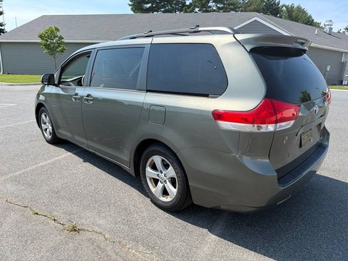 Used 2014 Toyota Sienna LE FWD image 4