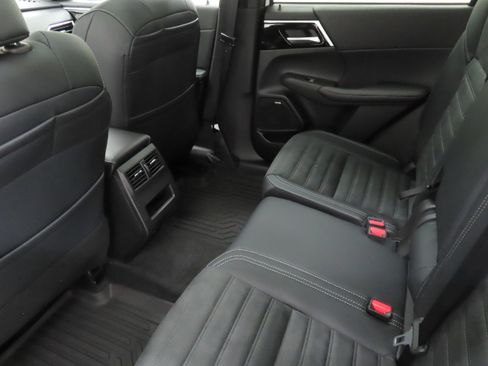 New 2026 Mitsubishi Outlander AWD image 23