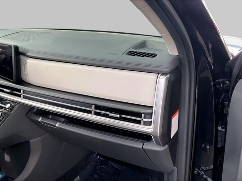 Certified 2025 Hyundai Santa Fe SE FWD image 19