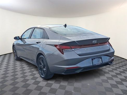 Used 2023 Hyundai Elantra SEL image 7