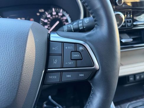 Used 2021 Toyota Highlander Limited image 13