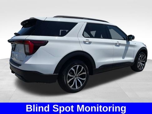 Used 2025 Ford Explorer ST-Line AWD/4WD image 5