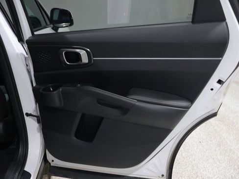 Used 2022 Kia Sorento LX image 21