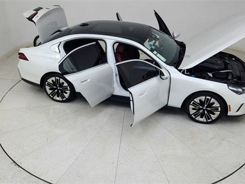 Used 2025 BMW 540i xDrive image 87