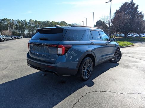 Used 2025 Ford Explorer ST-Line w/ Premium Package image 5