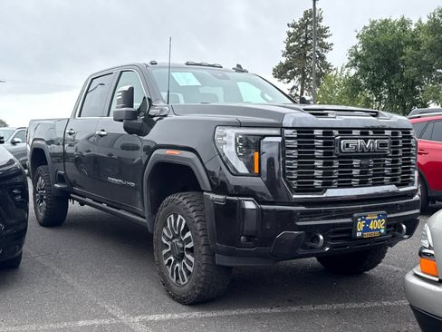 Used 2024 GMC Sierra 3500 Denali Ultimate AWD/4WD image 3