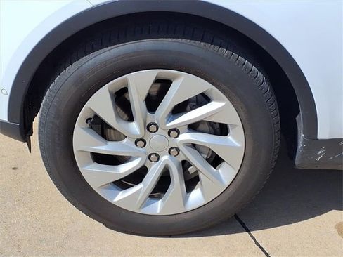 Used 2024 Land Rover Discovery S image 22