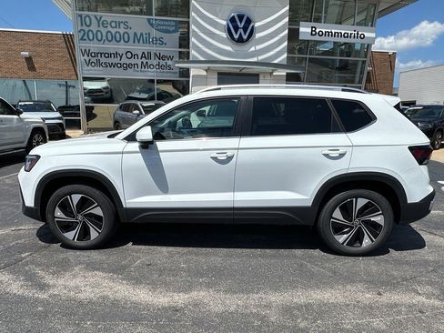 New 2025 Volkswagen Taos SE image 2