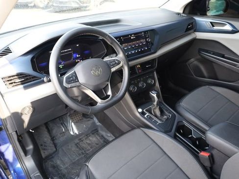 Used 2022 Volkswagen Taos SE w/ Panoramic Sunroof Package image 9