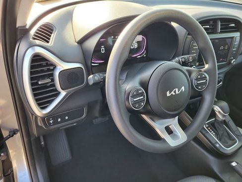 Used 2025 Kia Soul LX FWD image 23