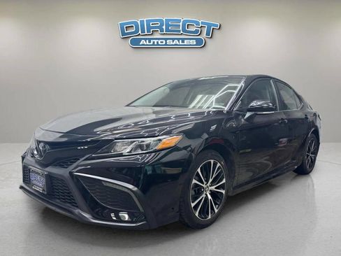 Used 2024 Toyota Camry SE FWD image 3