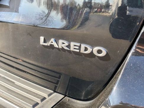 Used 2018 Jeep Grand Cherokee Laredo image 12