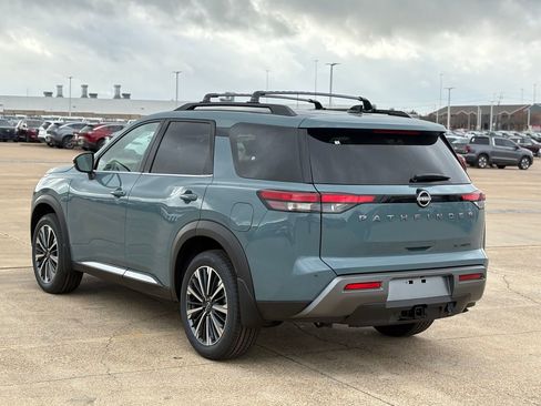 New 2026 Nissan Pathfinder Platinum image 6