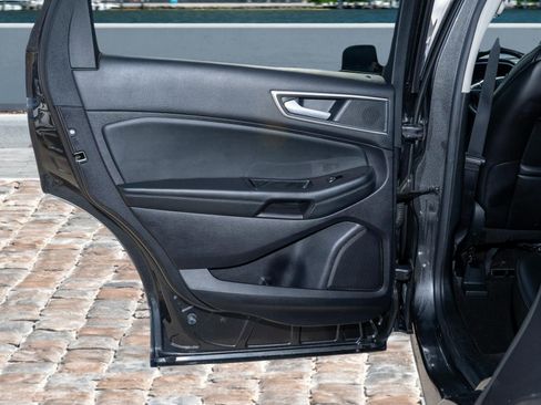 Used 2020 Ford Edge SEL w/ Convenience Package image 32