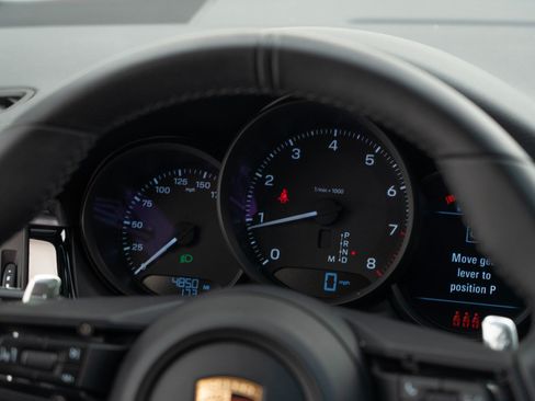 Certified 2025 Porsche Macan AWD/4WD image 30