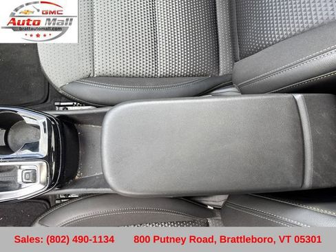 Used 2024 Chevrolet Trax LT w/ Sunroof Package FWD image 27