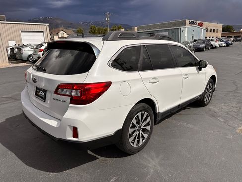 Used 2016 Subaru Outback 2.5i Limited AWD/4WD image 3