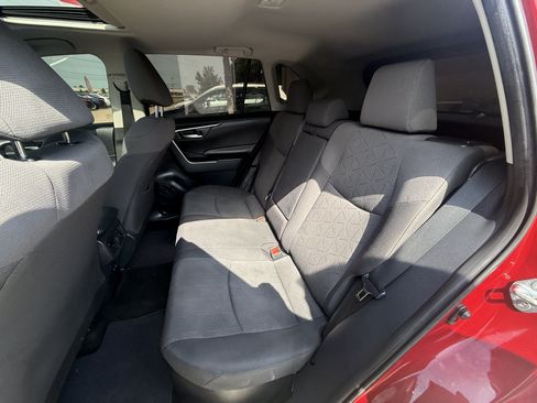 Used 2019 Toyota RAV4 XLE w/ Convenience Package AWD/4WD image 10