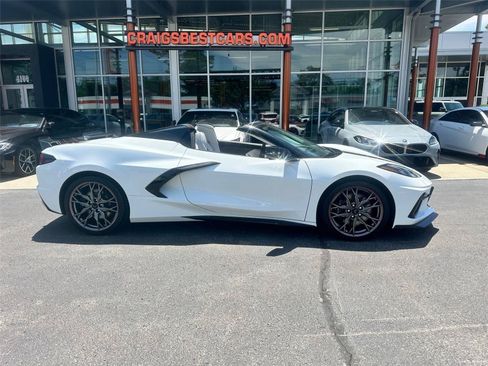 Used 2024 Chevrolet Corvette Stingray Premium Conv w/ Z51 Performance Package RWD image 18