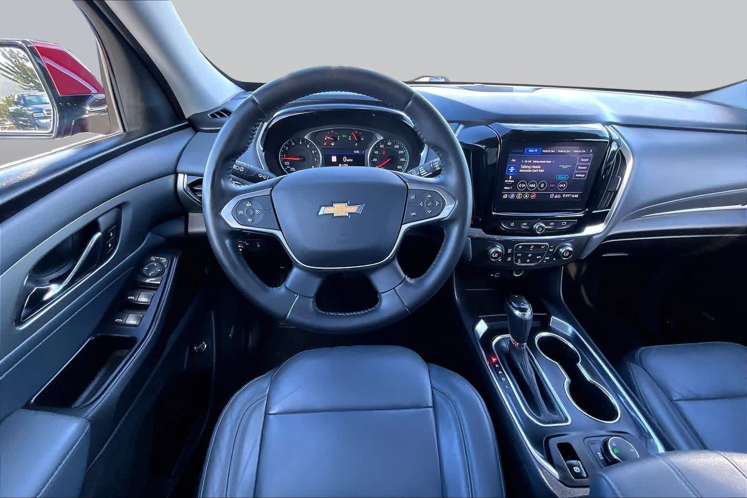 Used 2020 Chevrolet Traverse LT w/ LT Premium Package FWD image 5