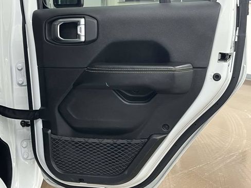 Used 2025 Jeep Wrangler Unlimited Sahara AWD/4WD image 26