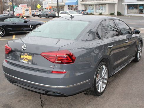 Used 2018 Volkswagen Passat 2.0T R-Line w/ R-Line Lighting Package FWD image 3