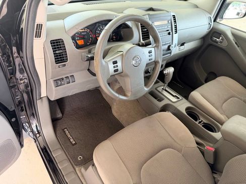 Used 2012 Nissan Frontier SV w/ SV Premium Utility Pkg AWD/4WD image 13