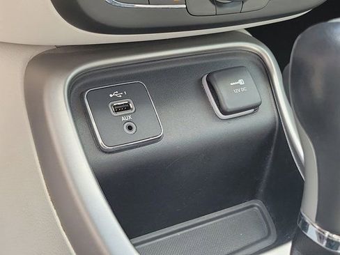 Used 2019 Jeep Compass Latitude w/ Popular Equipment Group FWD image 28