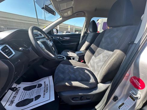 Used 2016 Nissan Rogue SV FWD image 17
