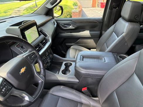 Used 2022 Chevrolet Suburban LT w/ LT Signature Plus Package AWD/4WD image 24
