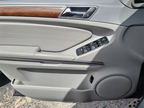 Used 2011 Mercedes-Benz ML 350 2WD image 24