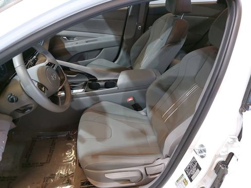 Certified 2025 Hyundai Elantra SEL image 16