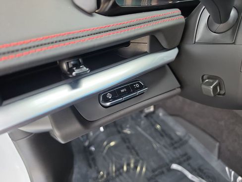 Used 2024 Chevrolet Corvette Stingray Premium Cpe w/ Z51 Performance Package image 21