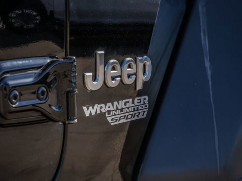 Used 2018 Jeep Wrangler Unlimited Sport S image 10