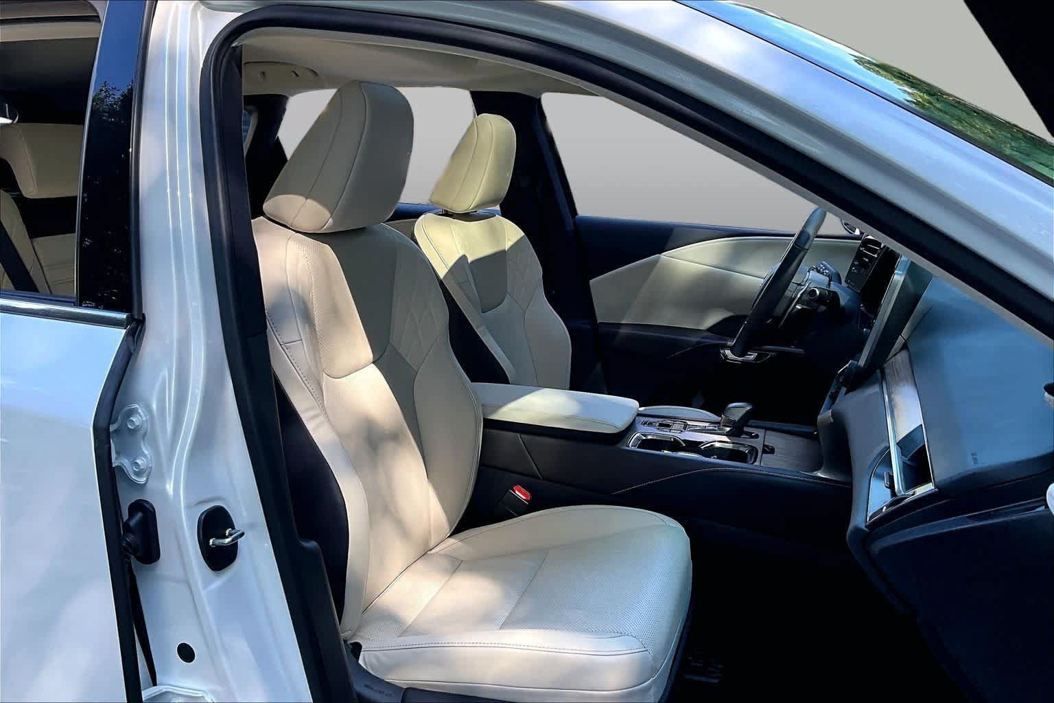 Used 2024 Lexus RX 350 Premium w/ Cold Area Package AWD/4WD image 9