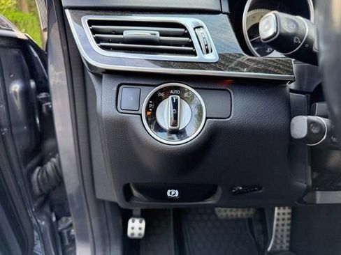 Used 2016 Mercedes-Benz E 400 Sedan image 21
