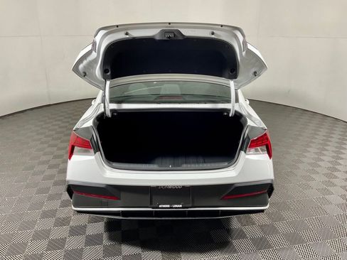 New 2025 Hyundai Elantra SEL image 11