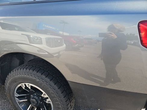 Used 2017 Nissan Titan S AWD/4WD image 10