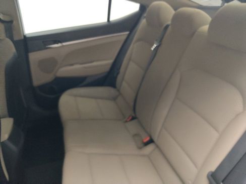Used 2020 Hyundai Elantra SE FWD image 18