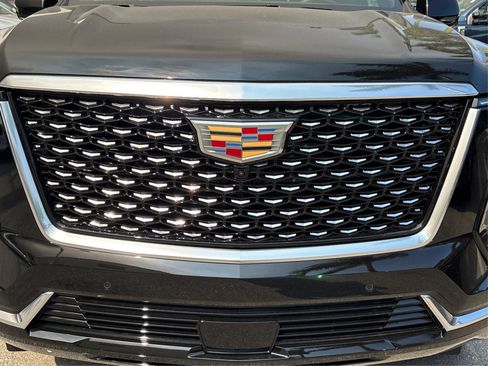 New 2026 Cadillac Escalade ESV Luxury AWD/4WD image 15