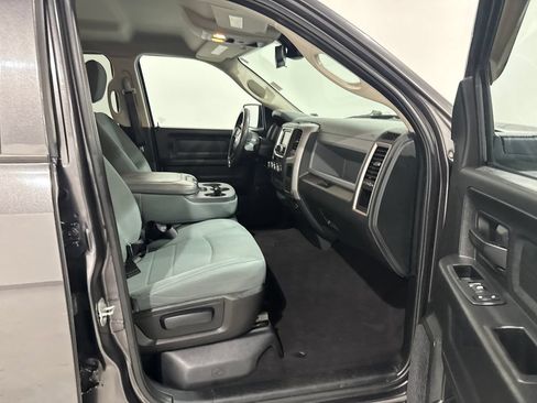 Used 2015 RAM 1500 Express RWD image 21
