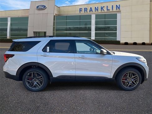 New 2026 Ford Explorer ST-Line w/ ST-Line Street Pack image 8