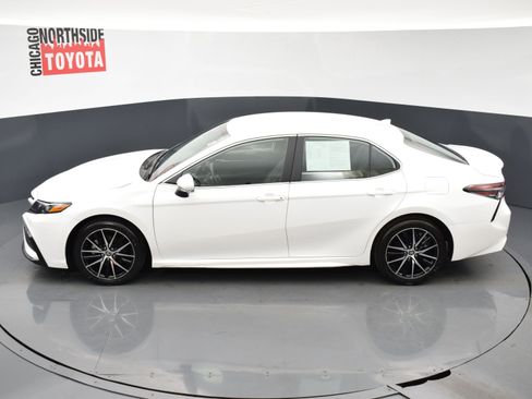 Used 2024 Toyota Camry SE image 17