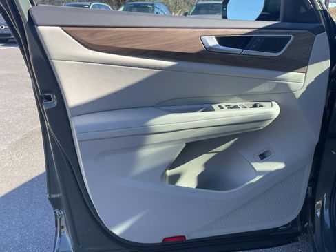 New 2026 Volkswagen Atlas SE FWD image 17