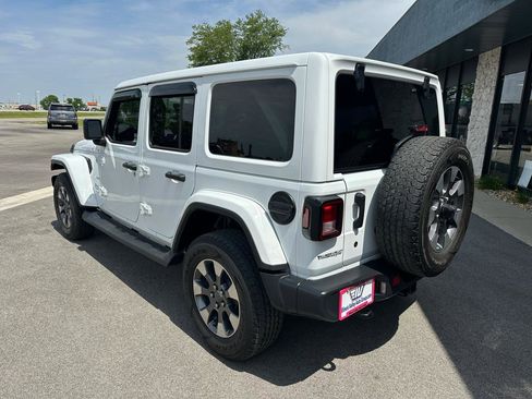Used 2018 Jeep Wrangler Unlimited Sahara AWD/4WD image 5