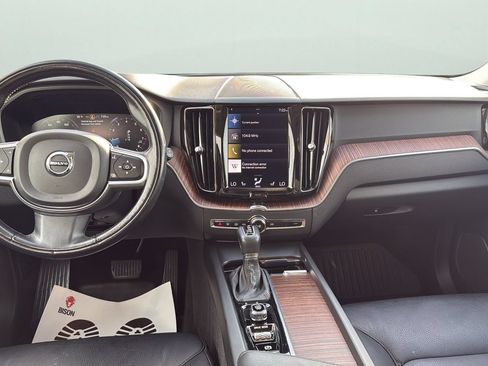Used 2021 Volvo XC60 T5 Momentum w/ Premium Package AWD/4WD image 22
